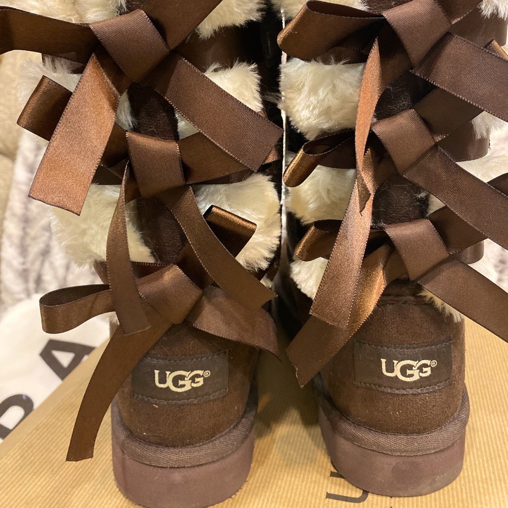 Brown ugg boots size 6 (copy)